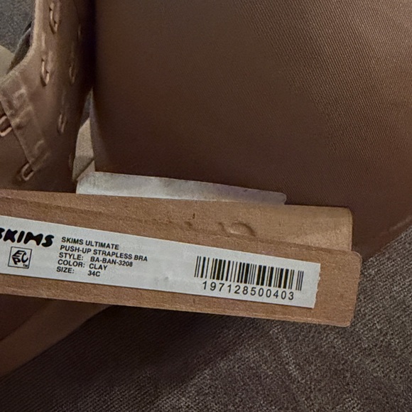 Skims ultimate strapless push up bra- clay. 34c nwt - Picture 8 of 9